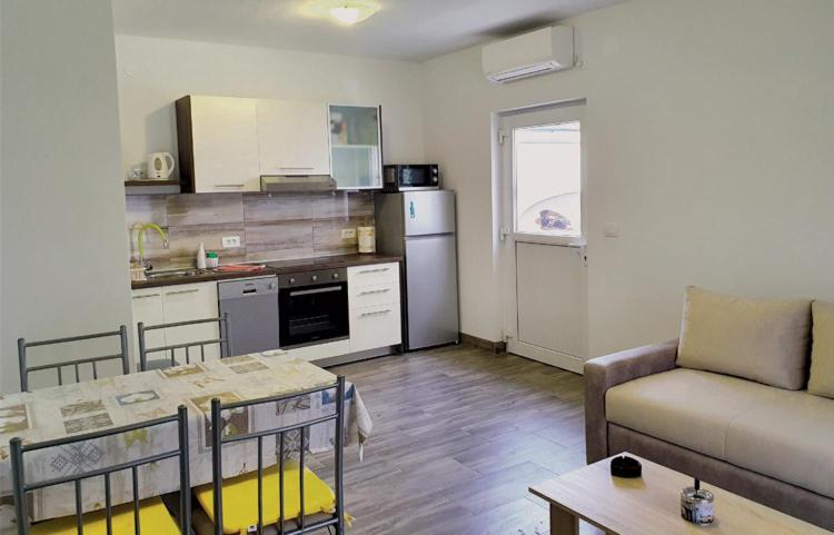 Apartmani Kurjakovic - 푸나트 외부 사진