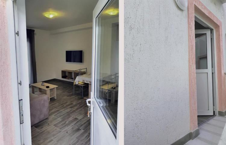 Apartmani Kurjakovic - 푸나트 외부 사진